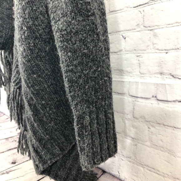 Hollister Tattered Grey Shawl - Cardigan - Picture 4 of 8